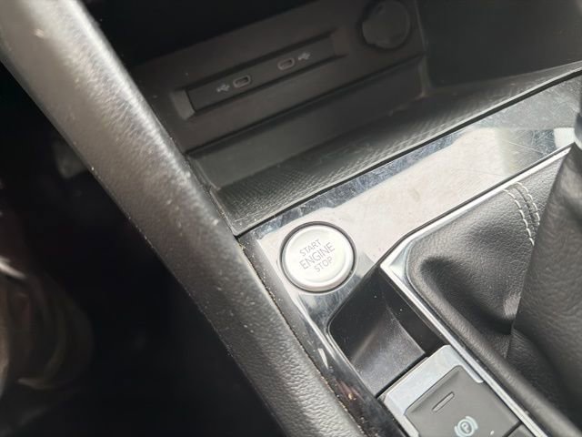 Used 2023 Volkswagen Taos SE w/ Black Wheel Package FWD image 32