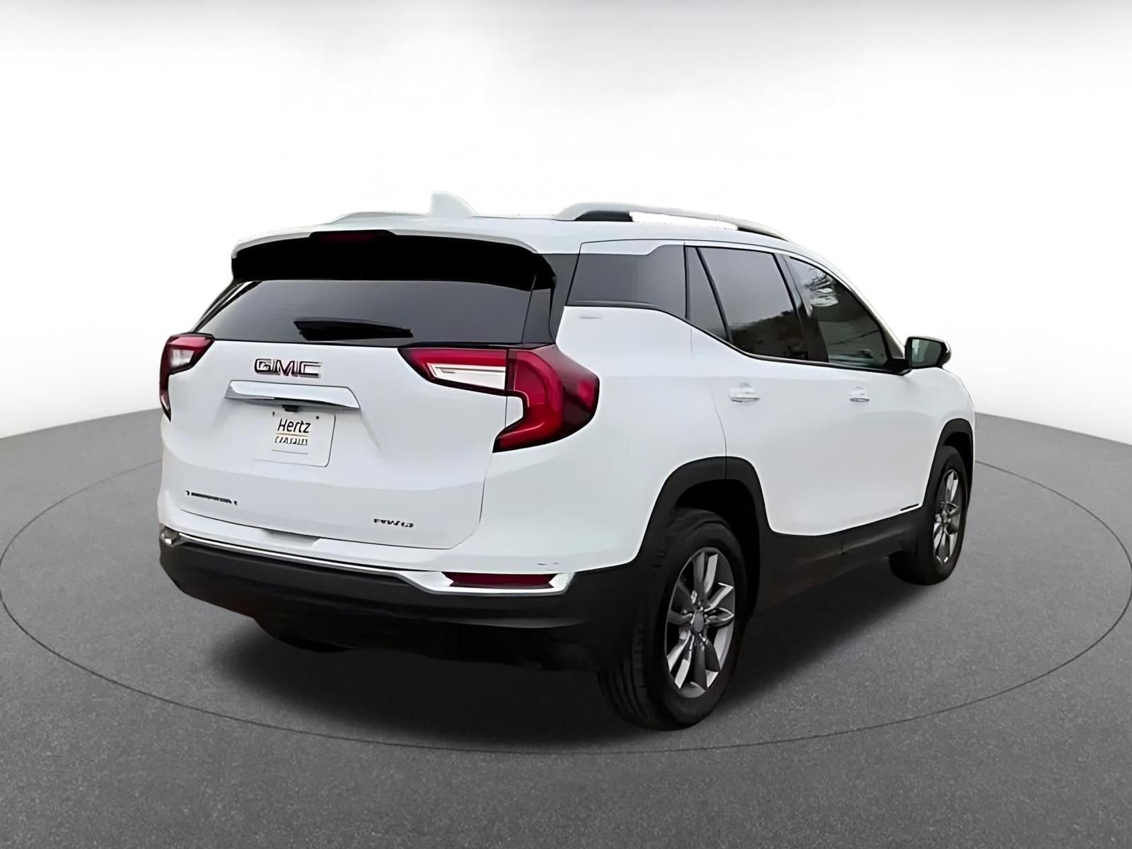 Used 2024 GMC Terrain SLT AWD/4WD image 14