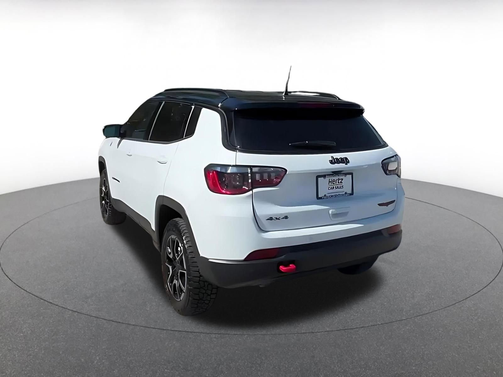 Used 2025 Jeep Compass Trailhawk AWD/4WD image 11