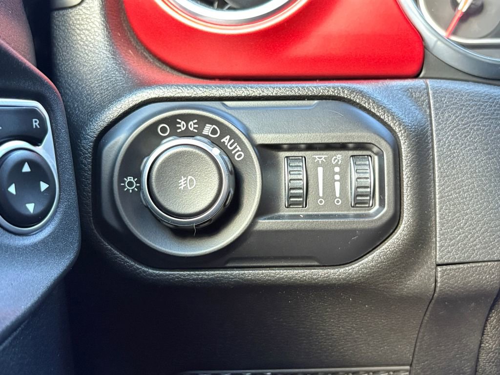 Used 2018 Jeep Wrangler Unlimited Rubicon image 3