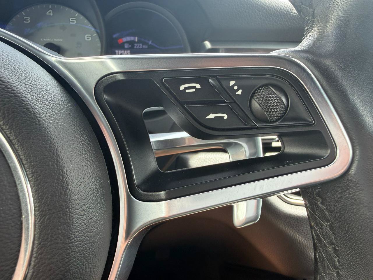 Used 2015 Porsche Macan S AWD/4WD image 31