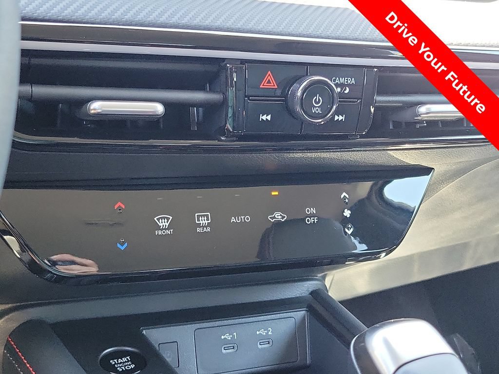 Certified 2025 Nissan Kicks SR FWD image 13