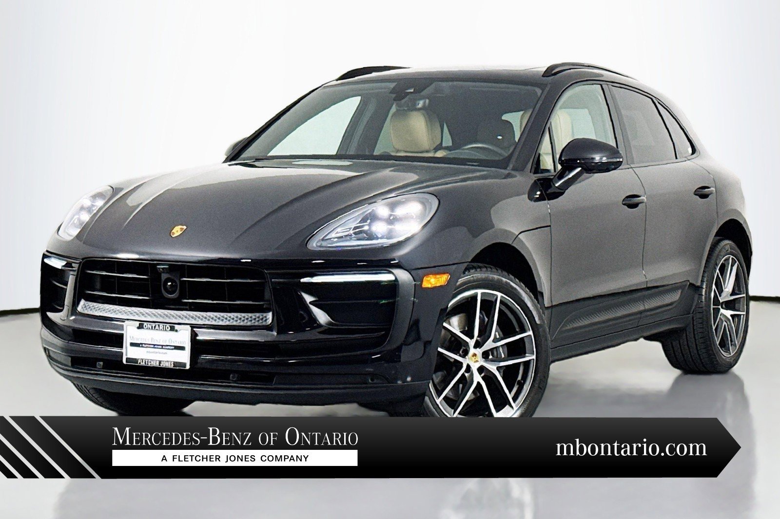 Used 2025 Porsche Macan AWD/4WD image 1