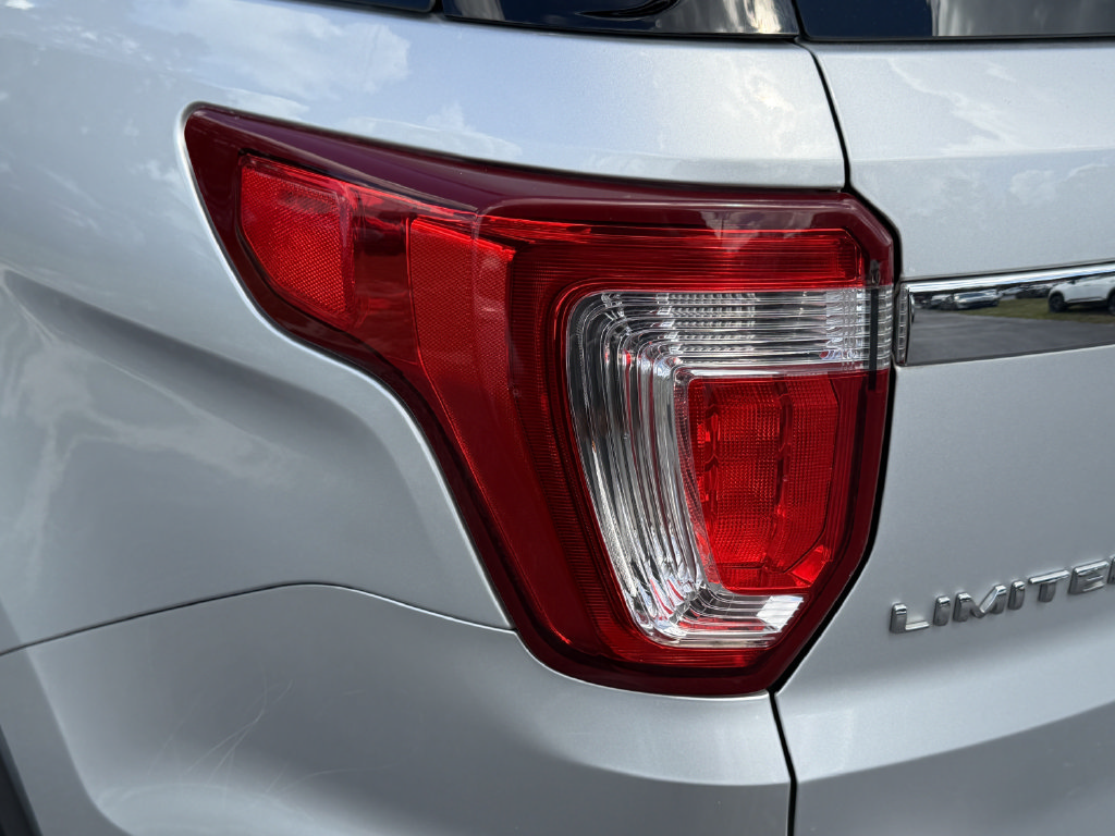 Used 2017 Ford Explorer Limited FWD image 18