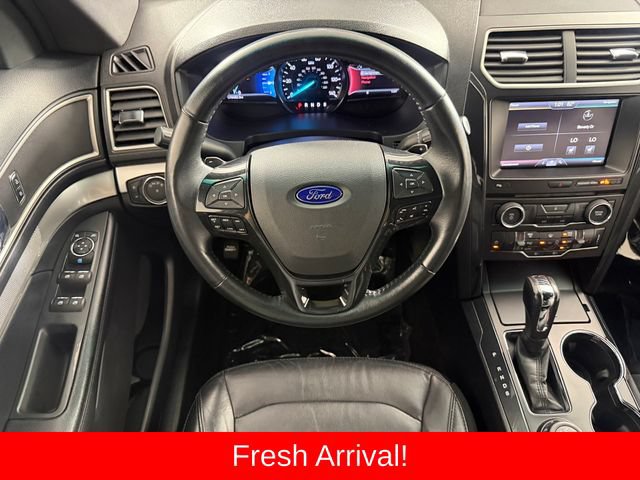 Used 2016 Ford Explorer XLT w/ Equipment Group 202A AWD/4WD image 26