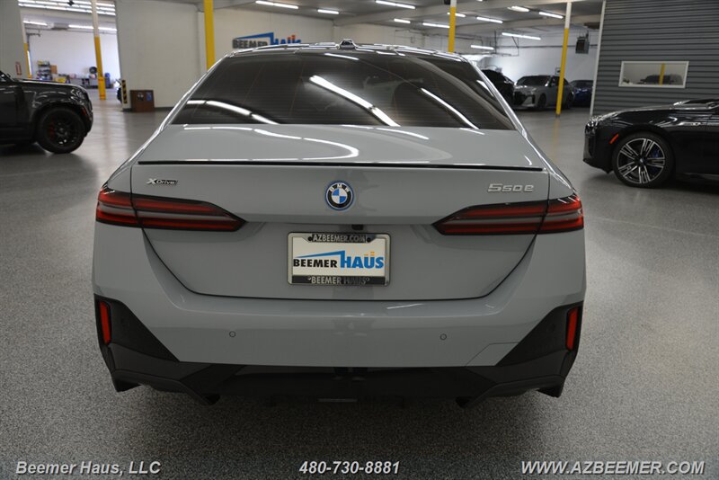 Used 2025 BMW 550e xDrive w/ Premium Package AWD/4WD image 13