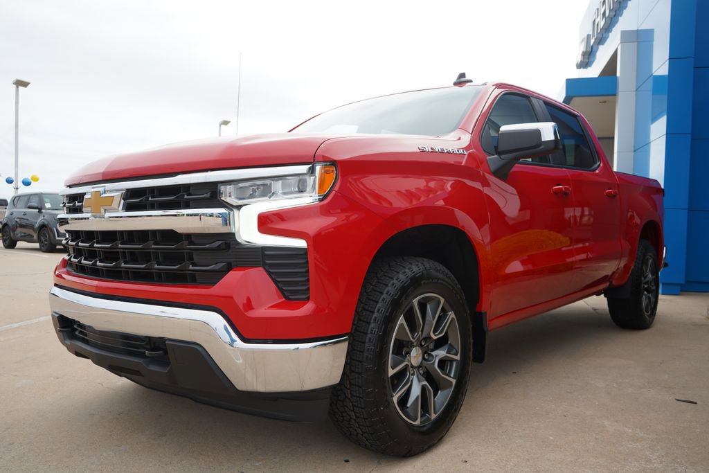 Used 2023 Chevrolet Silverado 1500 LT AWD/4WD image 4
