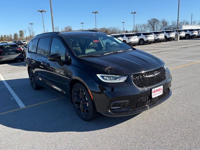 New 2026 Chrysler Pacifica Select w/ S Appearance Package FWD image 2