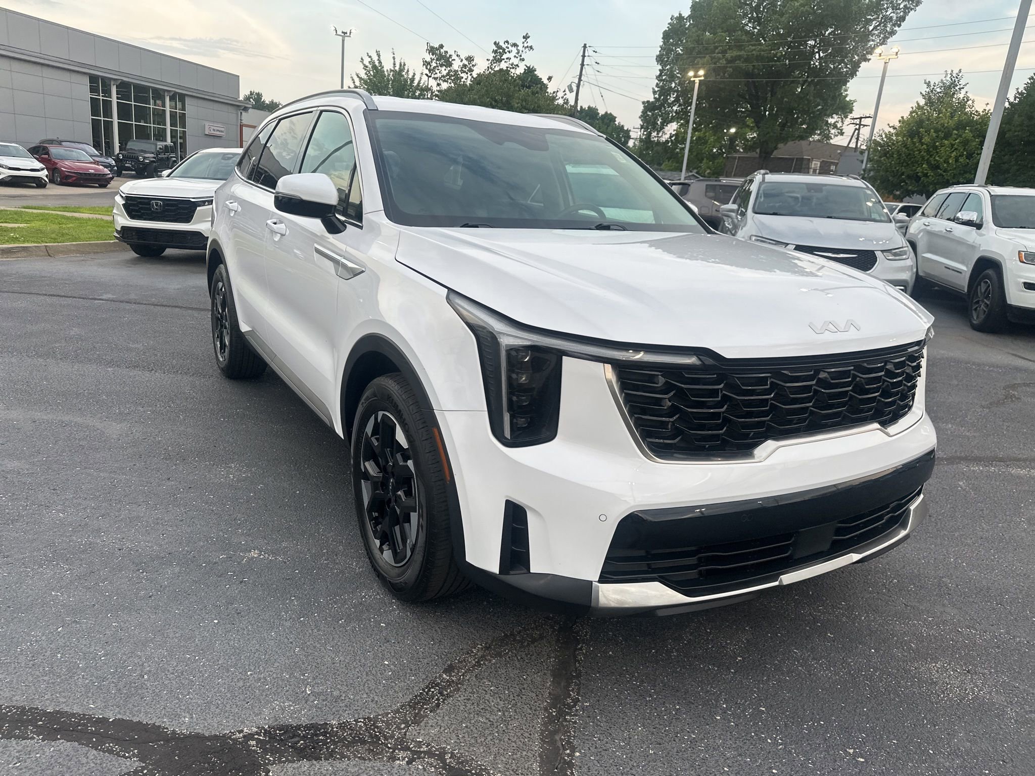 Used 2024 Kia Sorento S image 4