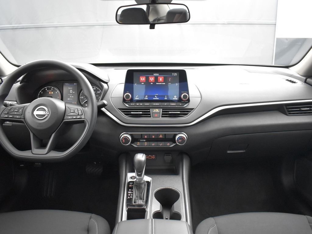 Used 2025 Nissan Altima 2.5 S image 9
