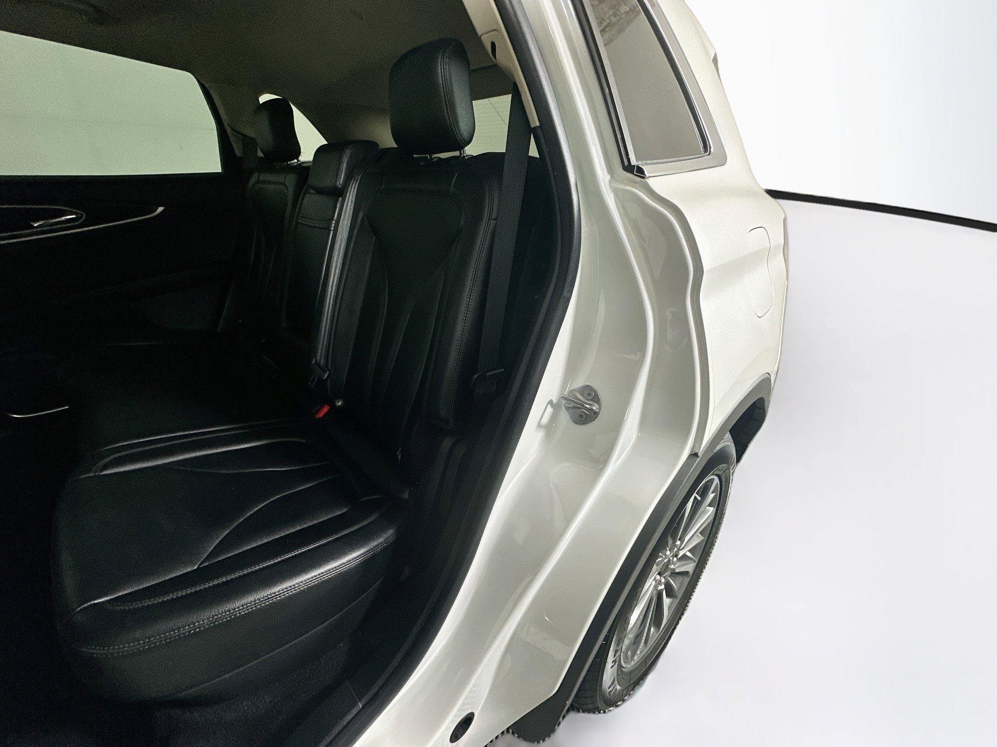 Used 2023 Lincoln Nautilus AWD w/ Premium Package image 26