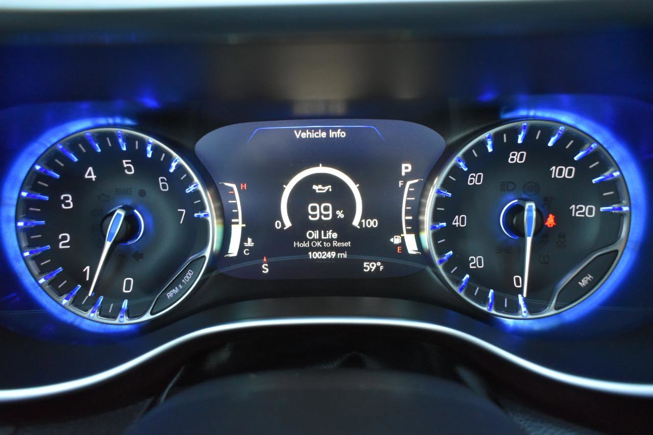 Used 2020 Chrysler Pacifica Limited image 17