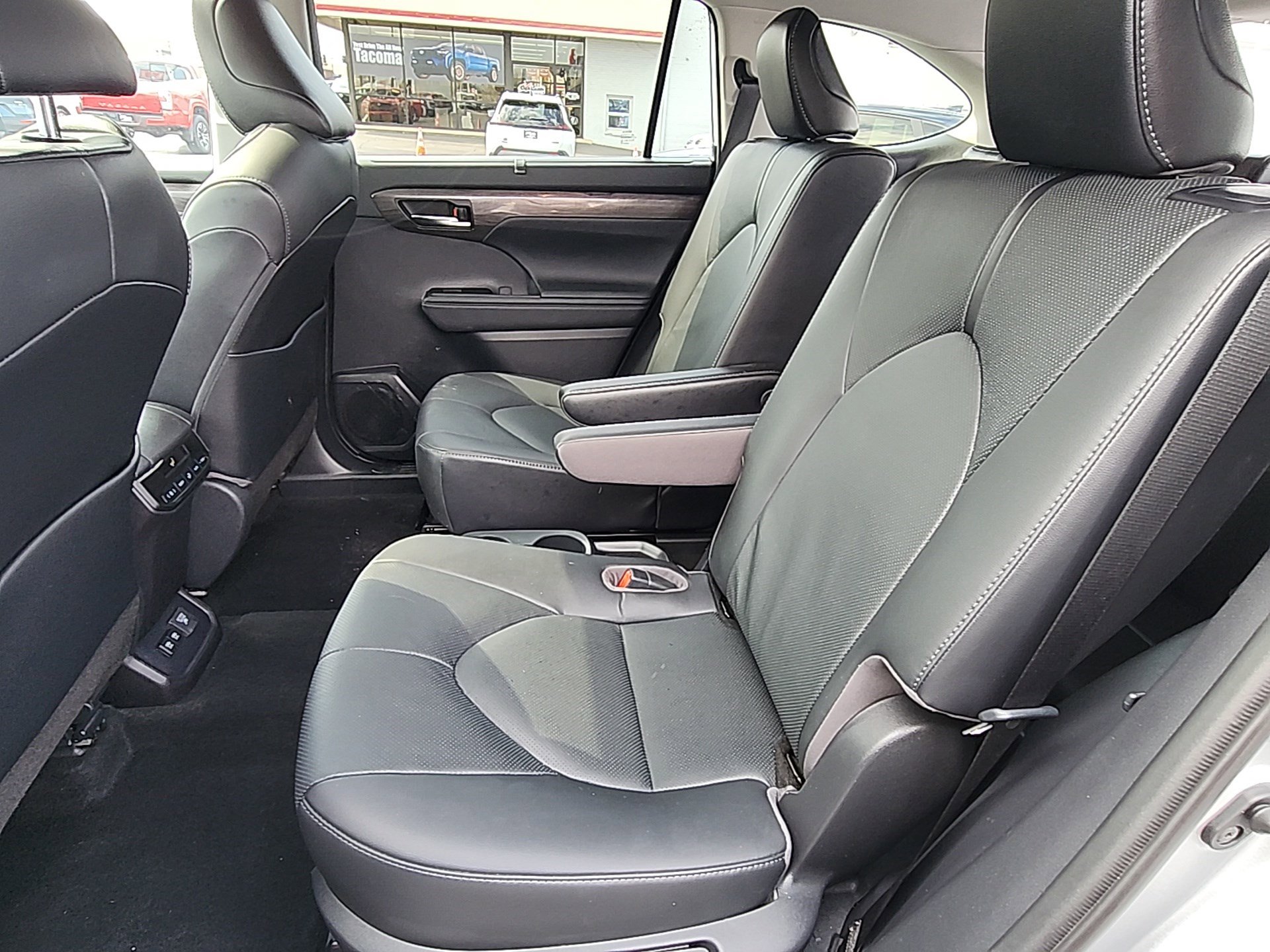 Certified 2021 Toyota Highlander Limited AWD/4WD image 28
