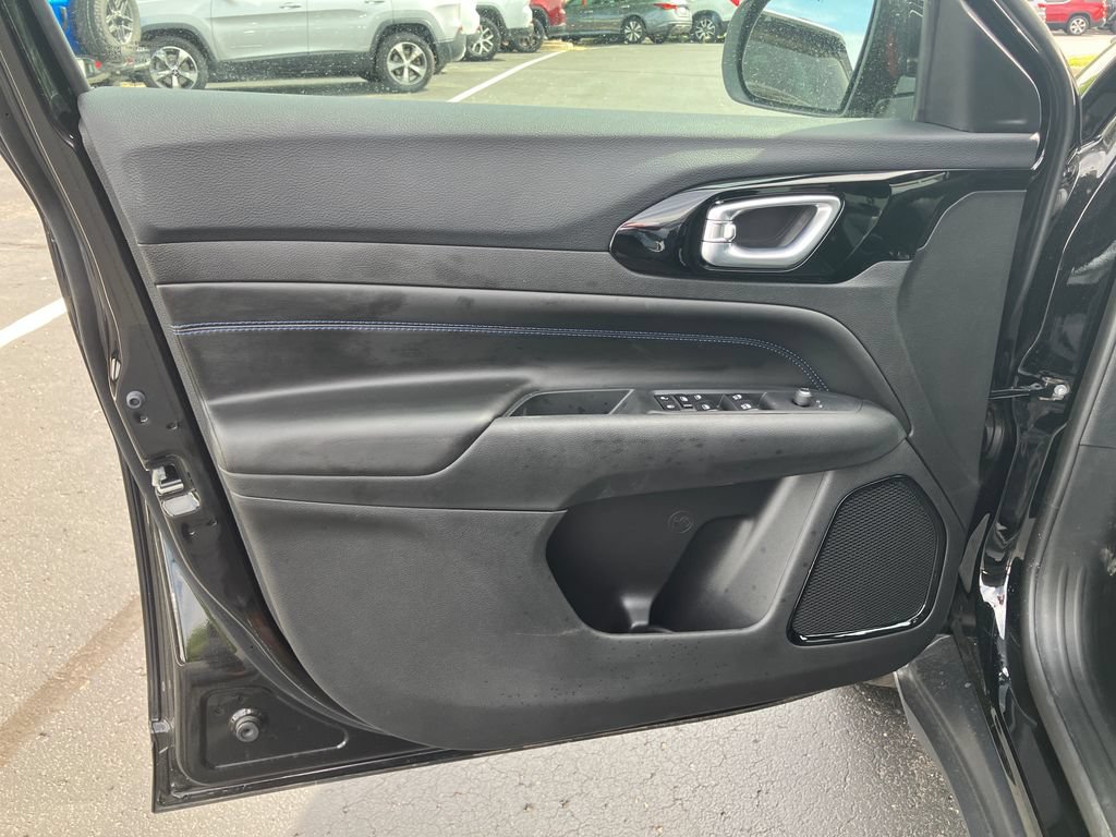 New 2026 Jeep Compass Latitude AWD/4WD image 13