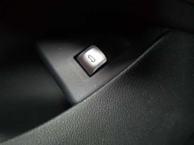 Used 2021 BMW 750i xDrive w/ M Sport Package image 12