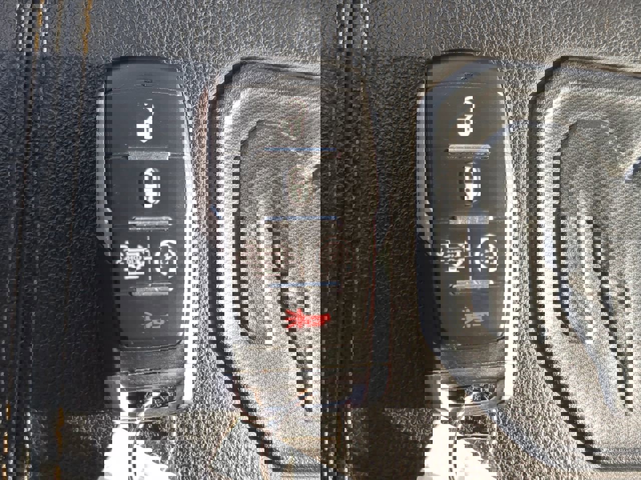 Used 2025 RAM 1500 Laramie image 24