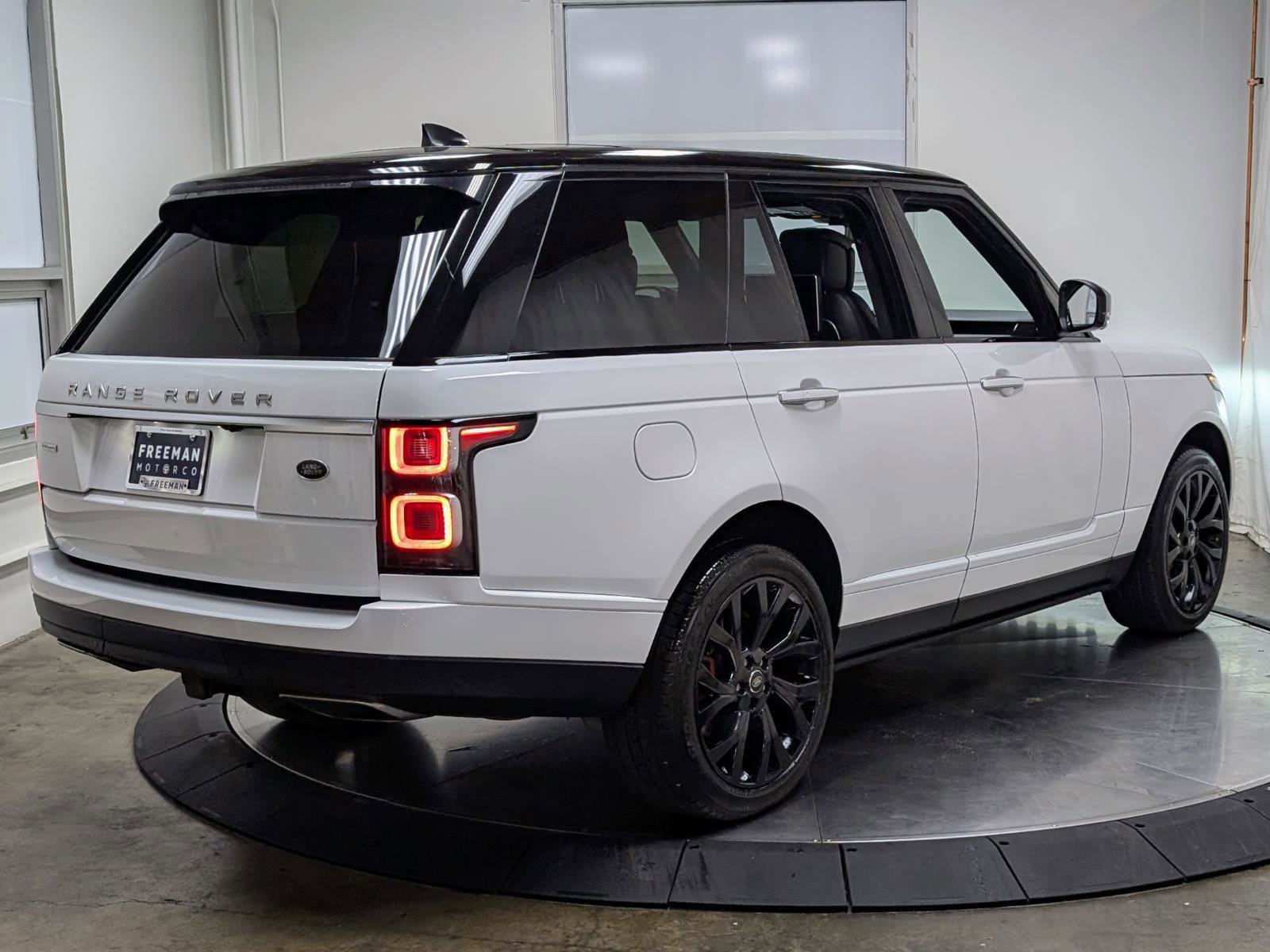Used 2019 Land Rover Range Rover Autobiography image 9