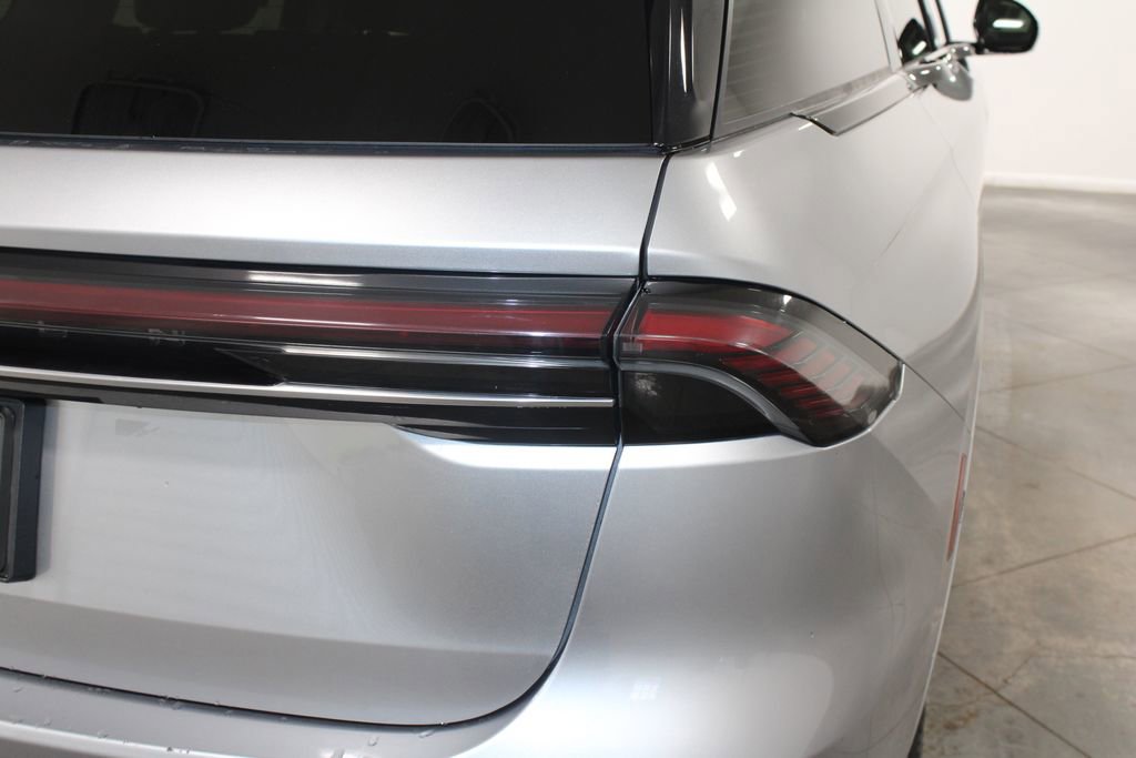 Used 2024 Lincoln Nautilus Reserve image 13