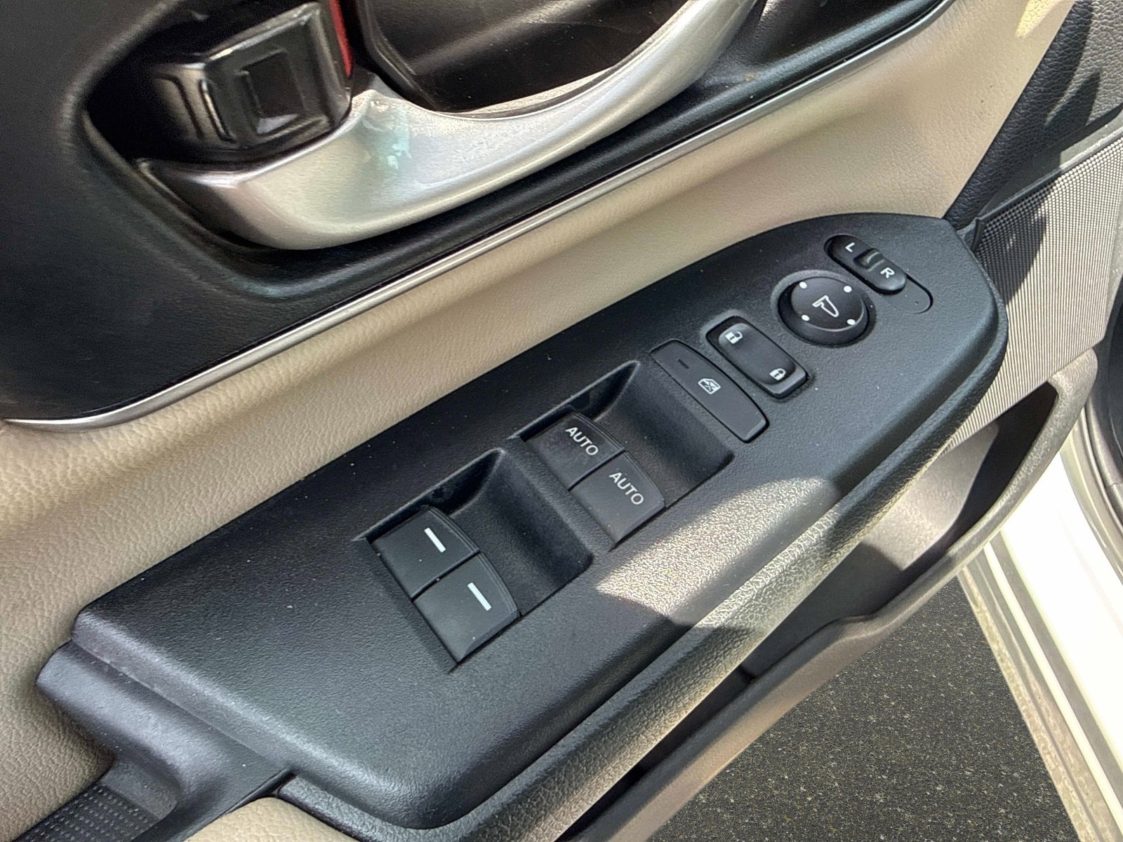 Used 2018 Honda CR-V Touring image 18