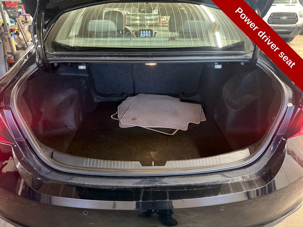 Used 2021 Chevrolet Malibu LT image 33