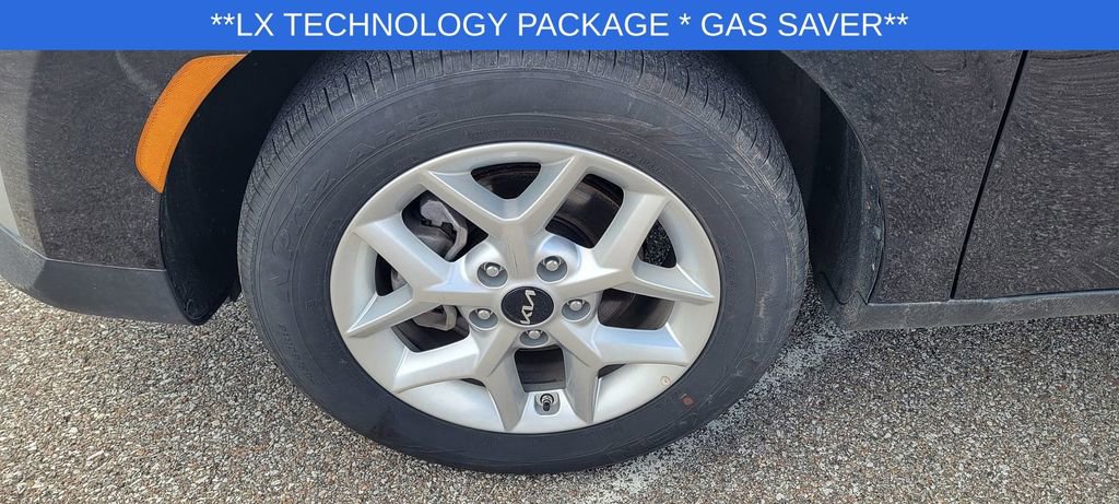Used 2025 Kia Soul LX w/ LX Technology Package FWD image 5