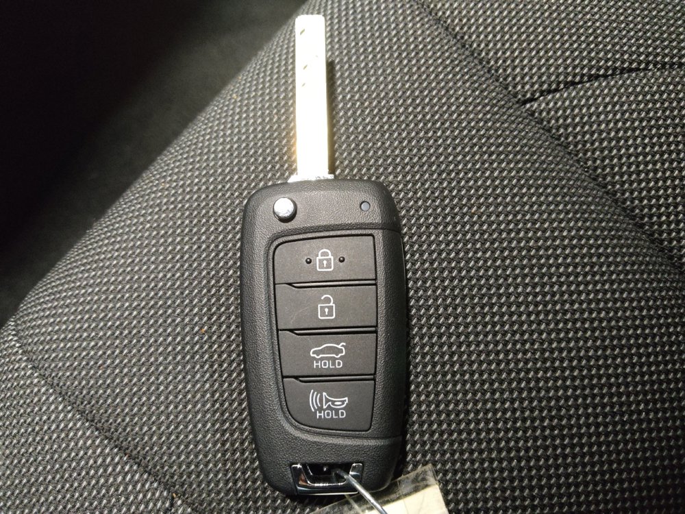 Used 2025 Hyundai Elantra SE image 32