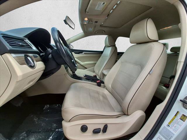 Used 2017 Volkswagen Passat 1.8T SE FWD image 12