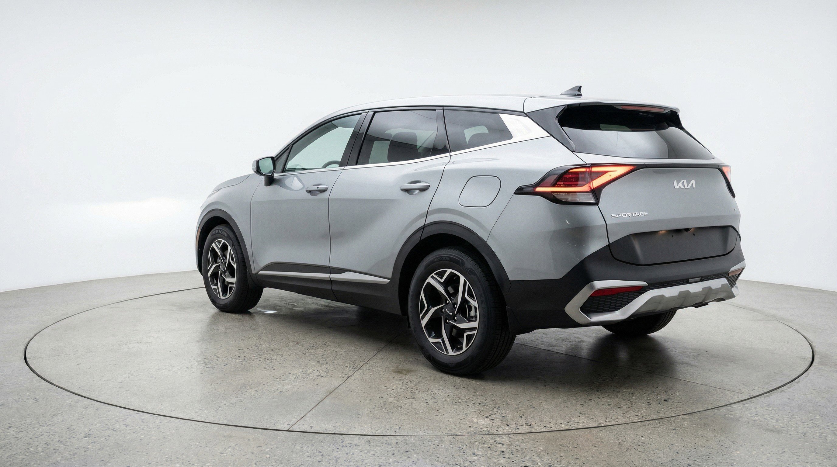 Used 2025 Kia Sportage LX image 6