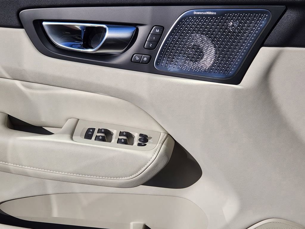 New 2026 Volvo XC60 B5 Ultra w/ Climate Package AWD/4WD image 4