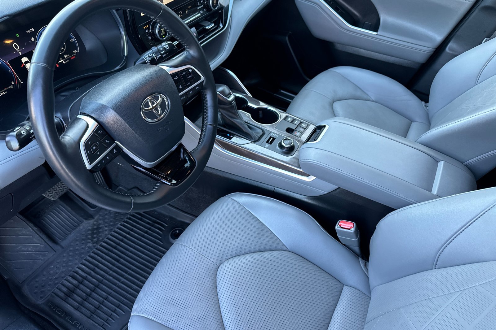 Used 2023 Toyota Highlander Platinum image 10