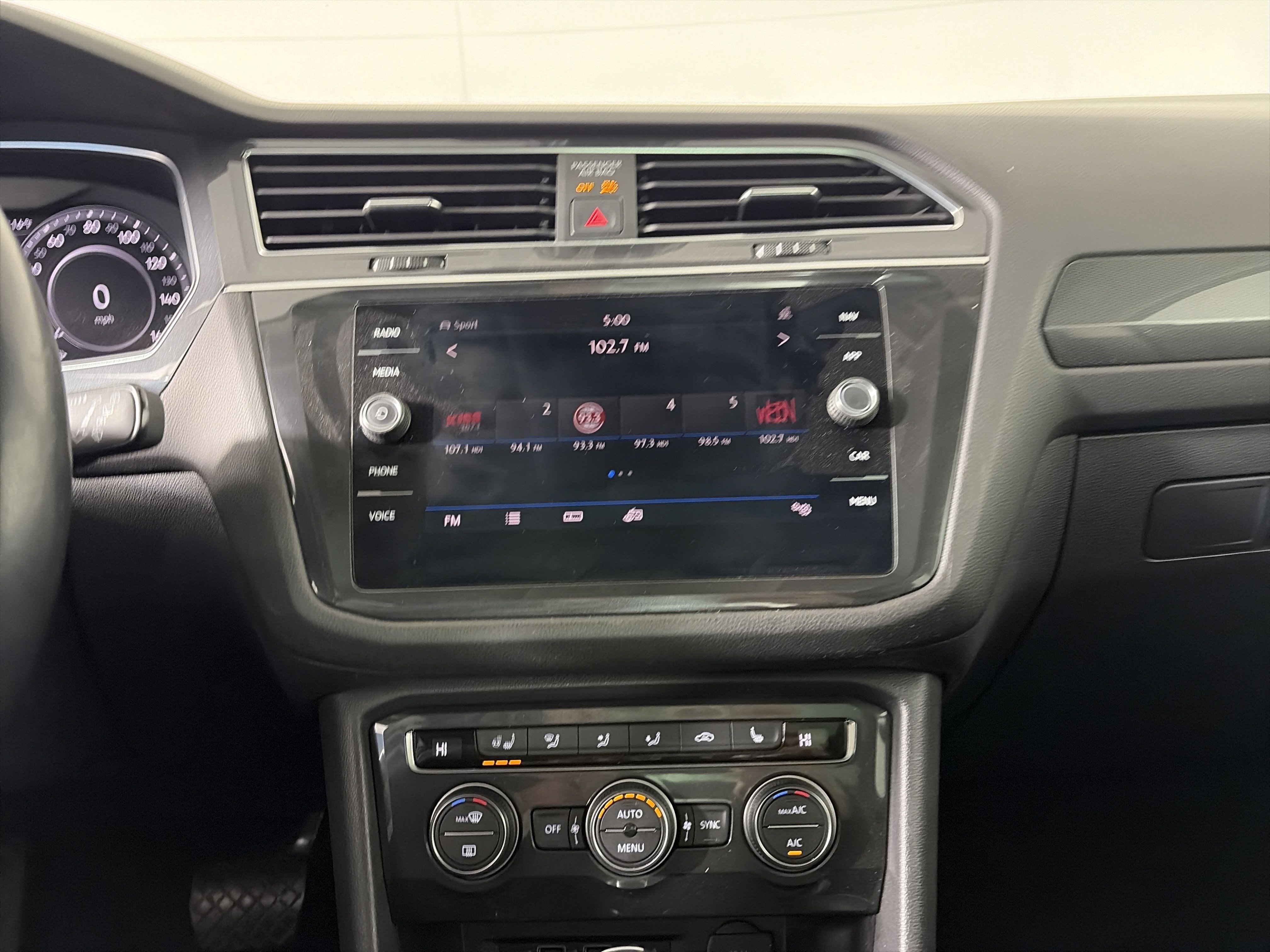 Used 2019 Volkswagen Tiguan SEL Premium image 21