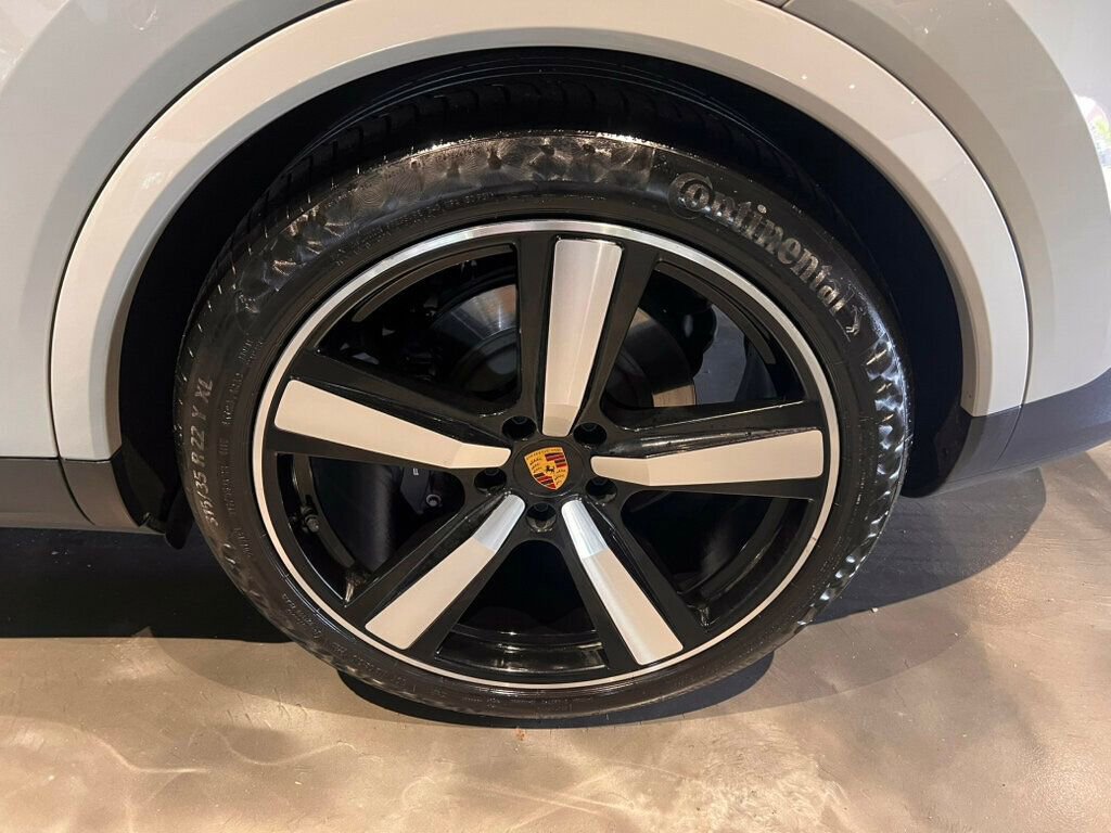 Used 2024 Porsche Cayenne Coupe AWD/4WD image 11