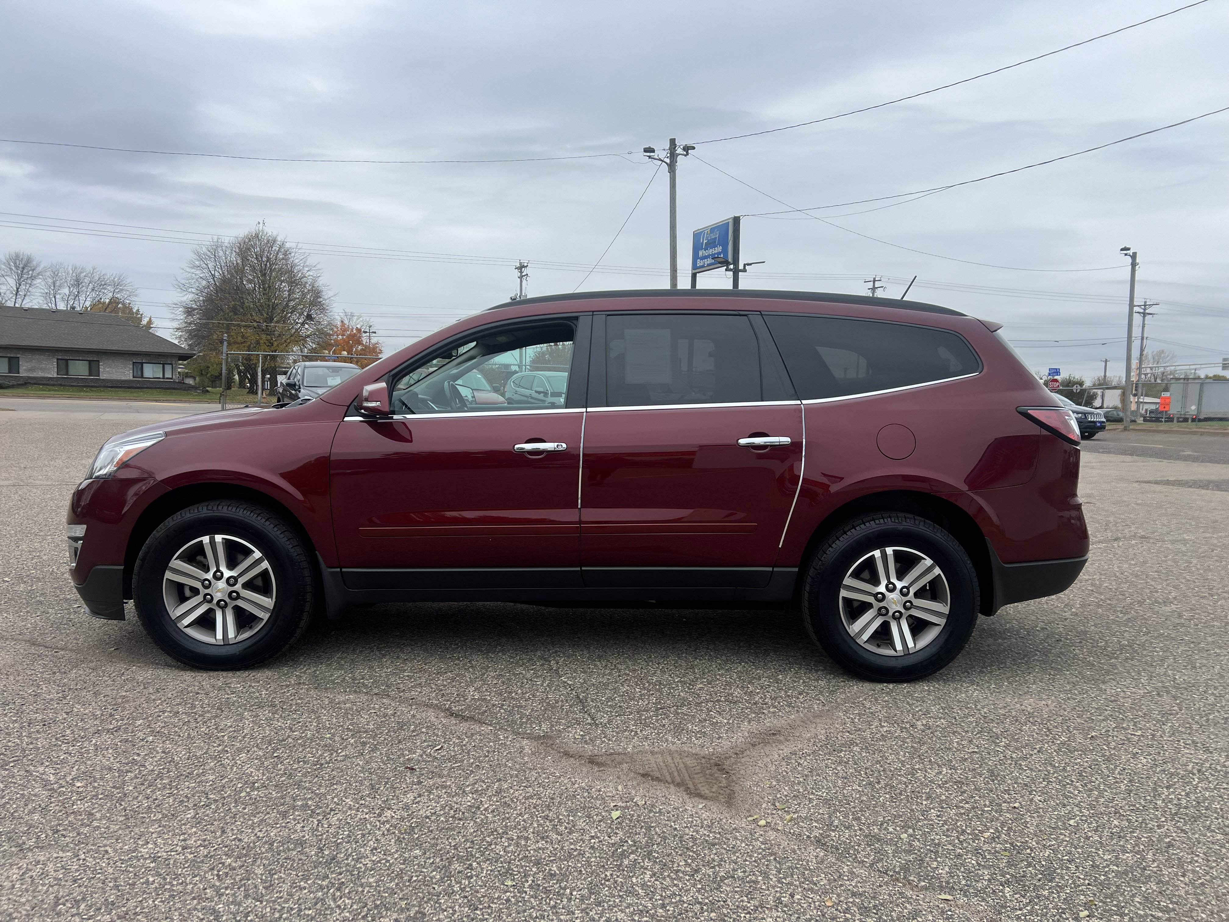 Used 2016 Chevrolet Traverse LT image 4