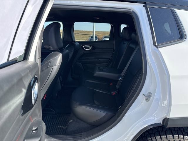 Used 2025 Jeep Compass Trailhawk image 15