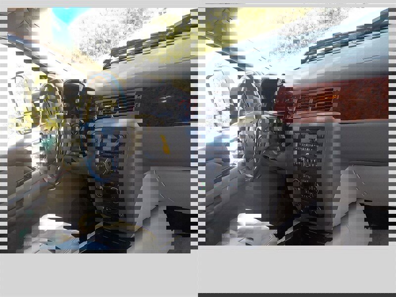 Used 2009 GMC Sierra 3500 SLT w/ SLT Convenience Package image 21