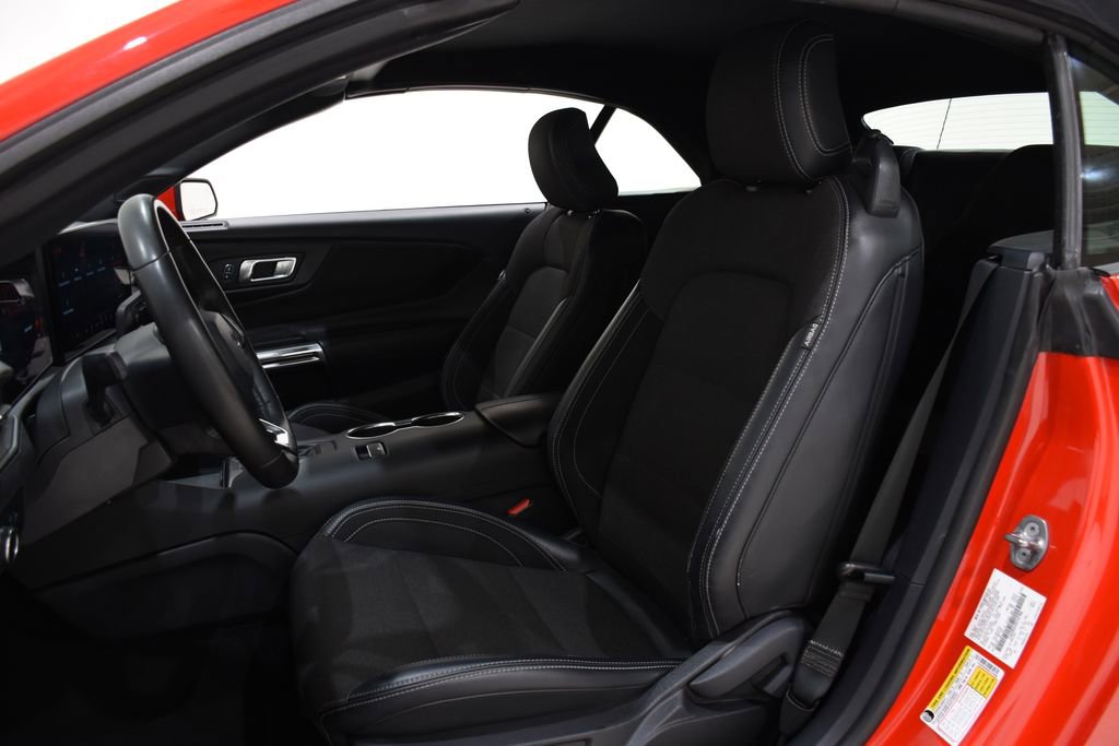 Used 2024 Ford Mustang Convertible image 29
