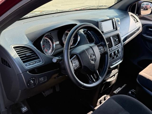 Used 2017 Dodge Grand Caravan SE FWD image 19