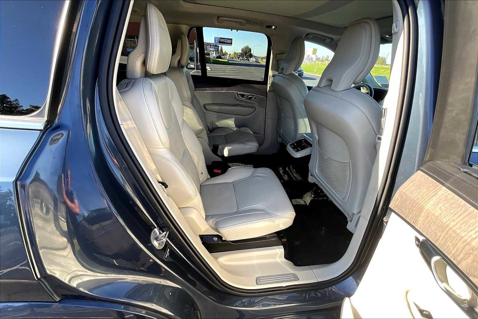Used 2022 Volvo XC90 T6 Inscription w/ Advanced Package image 30