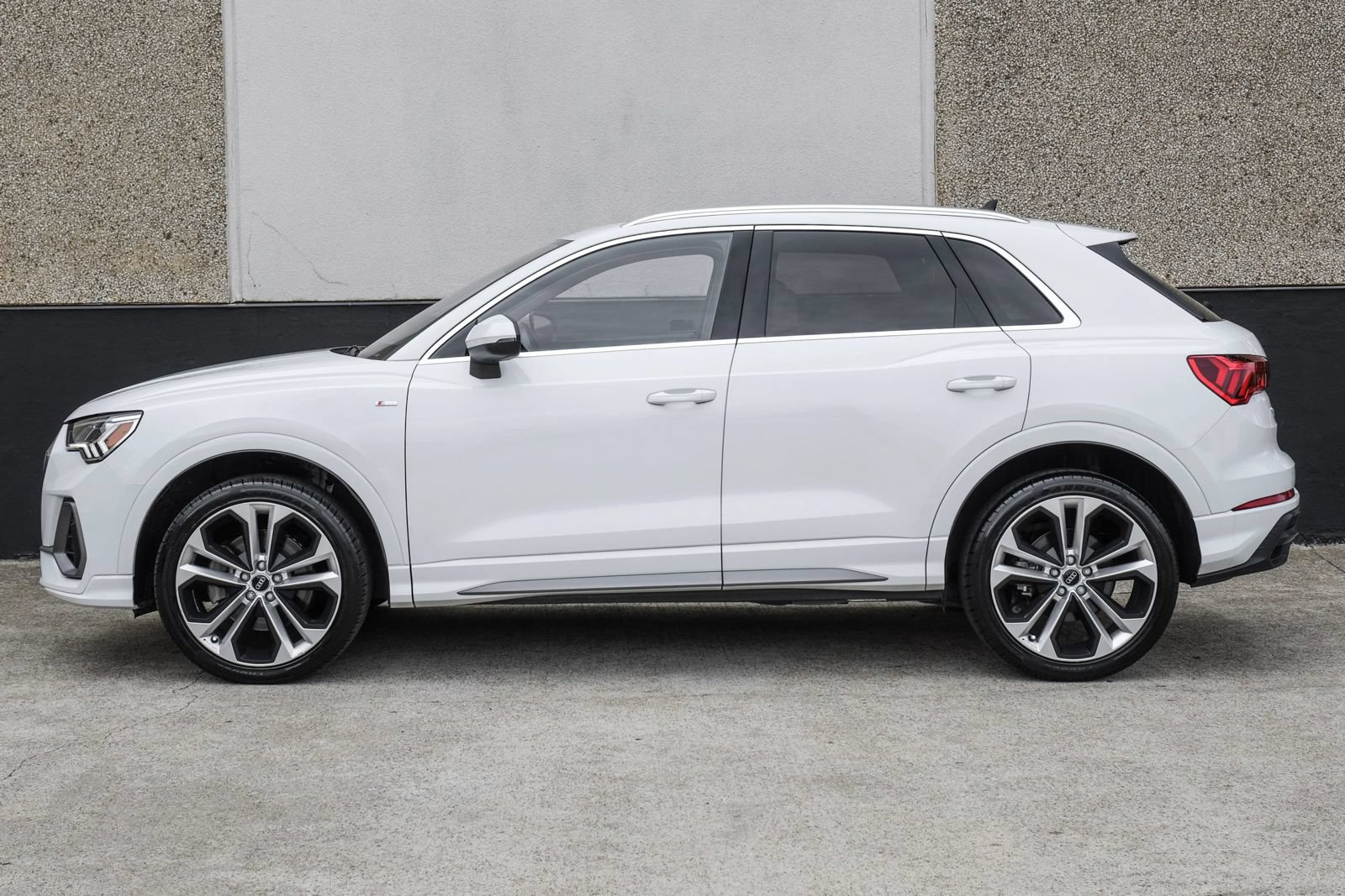 Used 2020 Audi Q3 2.0T Premium Plus w/ Premium Plus Package AWD/4WD image 14