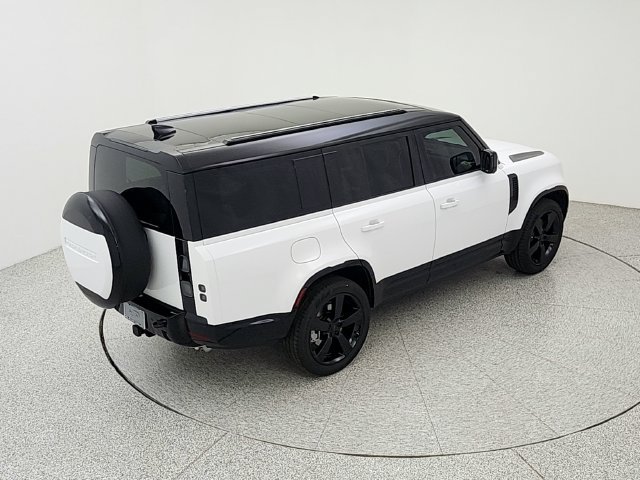 New 2026 Land Rover Defender 130 X-Dynamic SE AWD/4WD image 33