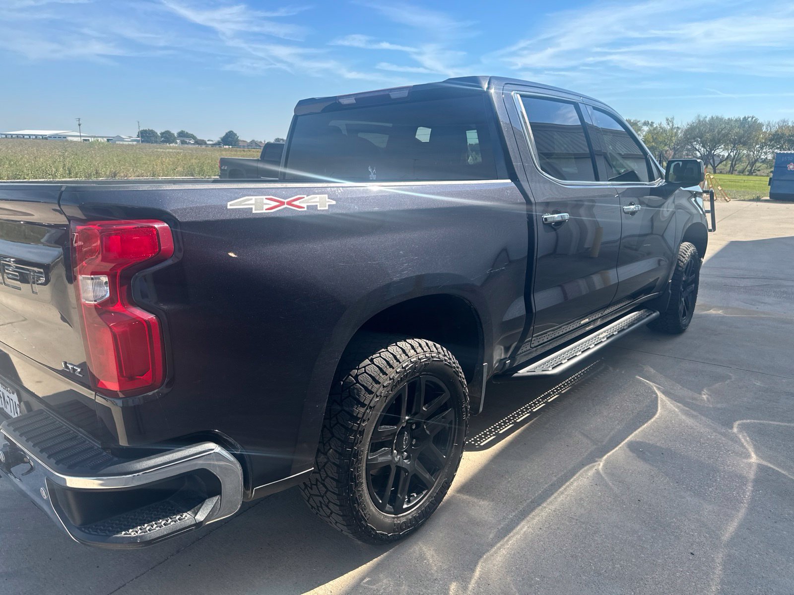 Used 2023 Chevrolet Silverado 1500 LTZ AWD/4WD image 5