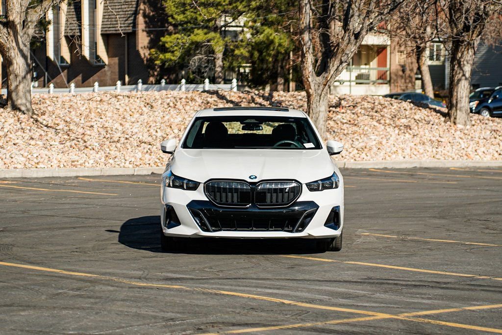 Used 2025 BMW i5 xDrive40 w/ M Sport Package image 2