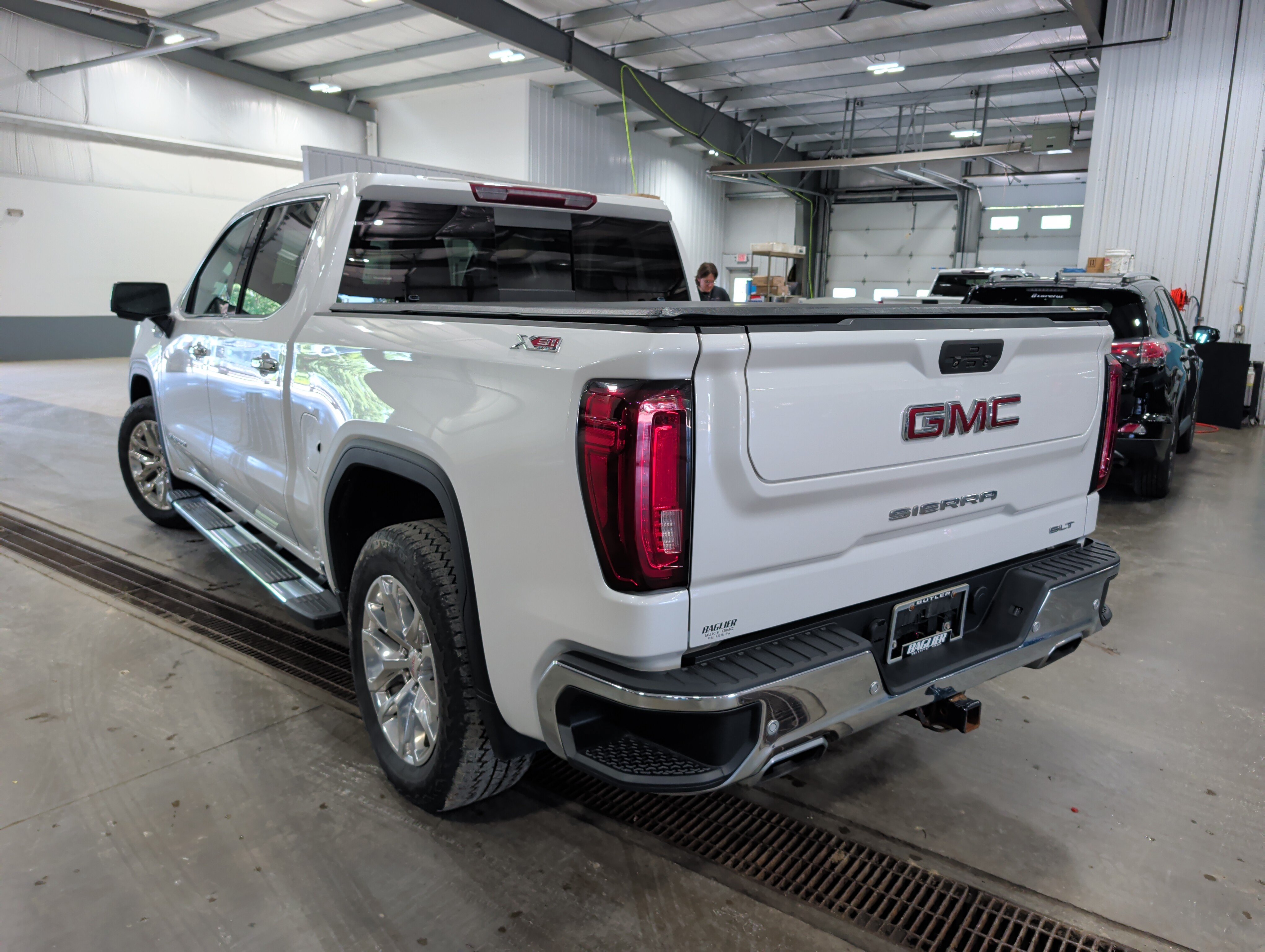 Used 2021 GMC Sierra 1500 SLT w/ SLT Premium Plus Package AWD/4WD image 4
