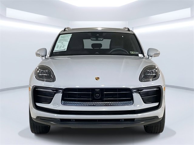 Used 2025 Porsche Macan image 2