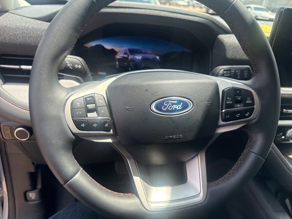 Used 2026 Ford Explorer Active RWD image 9