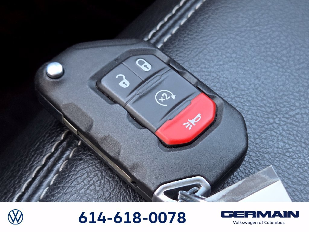 Used 2023 Jeep Wrangler Unlimited Sahara w/ Cold Weather Group AWD/4WD image 40