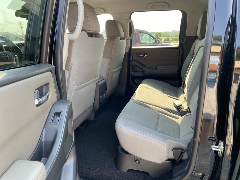 Used 2022 Nissan Frontier SV RWD image 18
