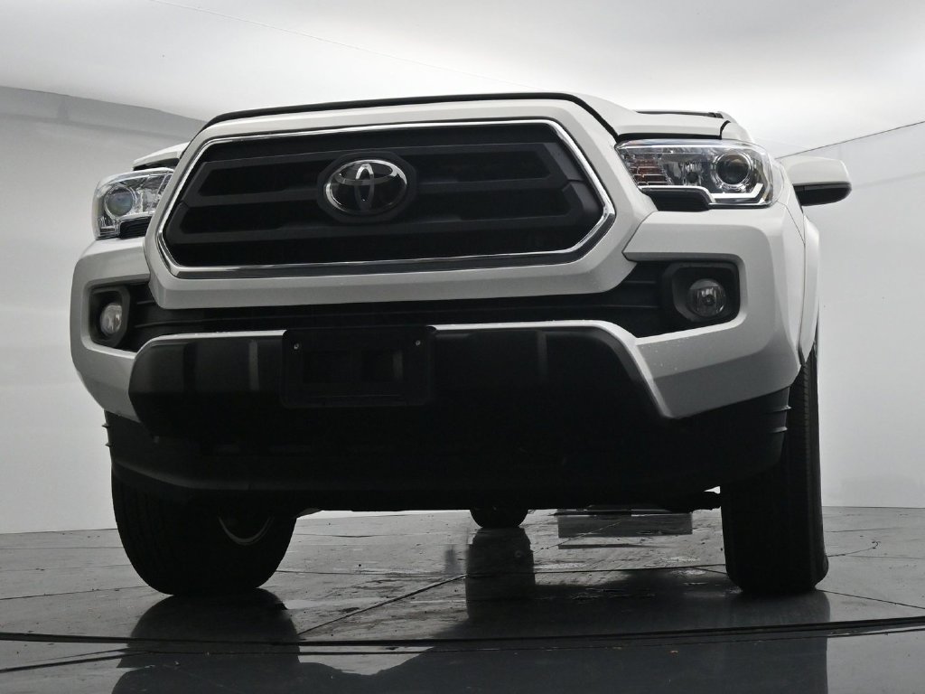 Used 2023 Toyota Tacoma SR5 AWD/4WD image 33