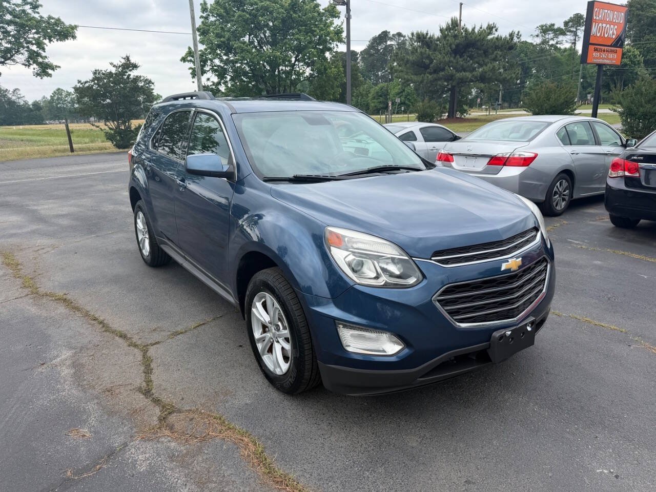 Used 2017 Chevrolet Equinox LT w/ Convenience Package AWD/4WD image 1
