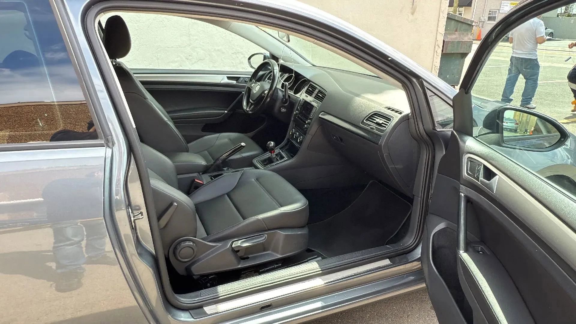 Used 2015 Volkswagen Golf S FWD image 25